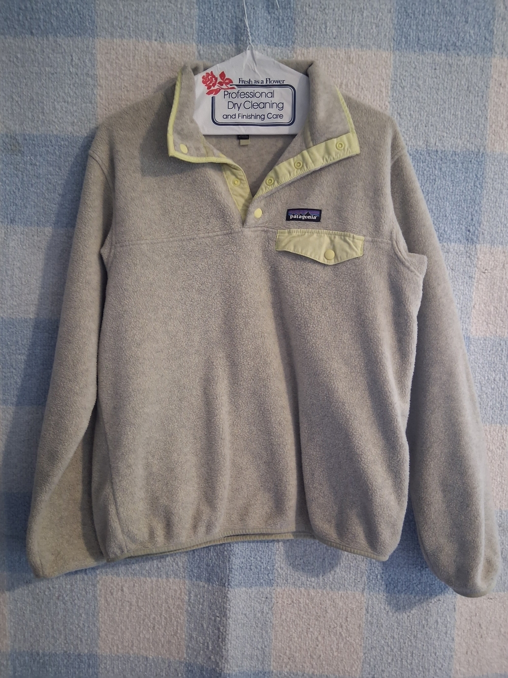 Patagonia Snap-T Pullover Fleece in Light Gray with Yellow Trim Sz Medium